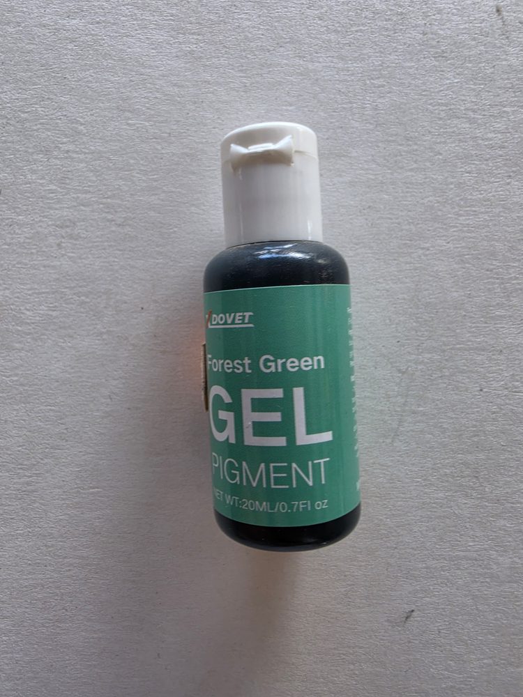 Frasco de gel colorante verde bosque marca DOVET, etiqueta verde