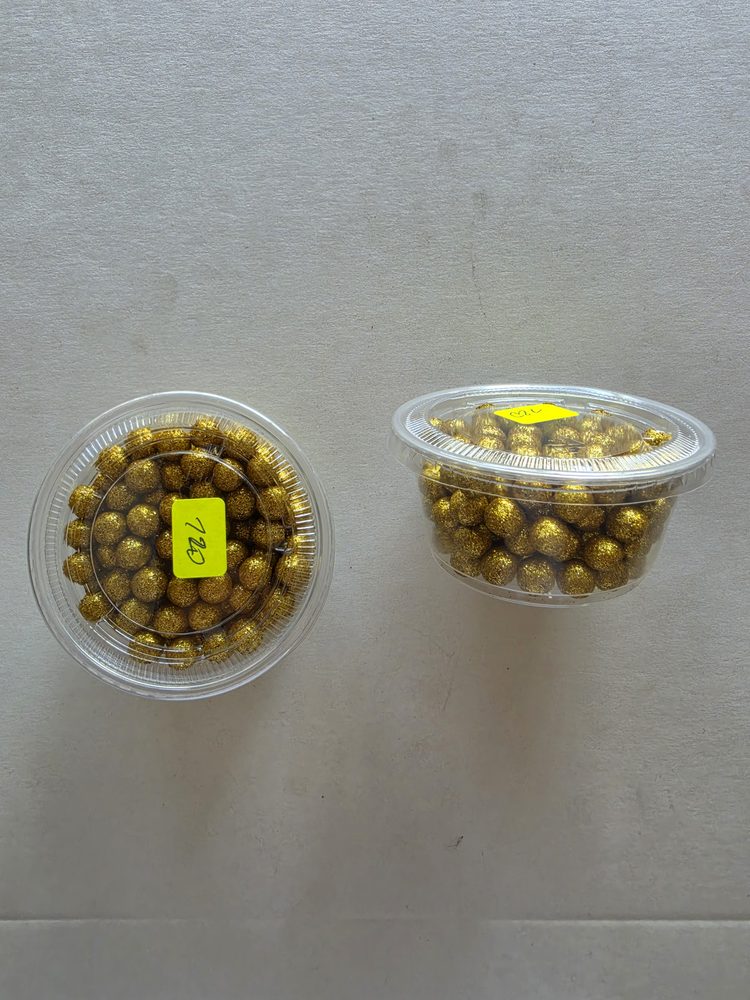 Perlas comestibles grandes doradas con brillo escarchado, en envase