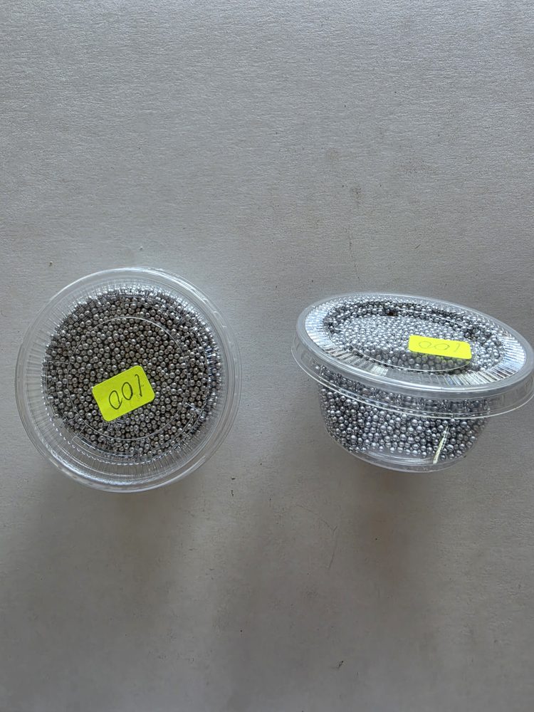 Mini perlas comestibles plateadas muy pequeñas, en envase plástico