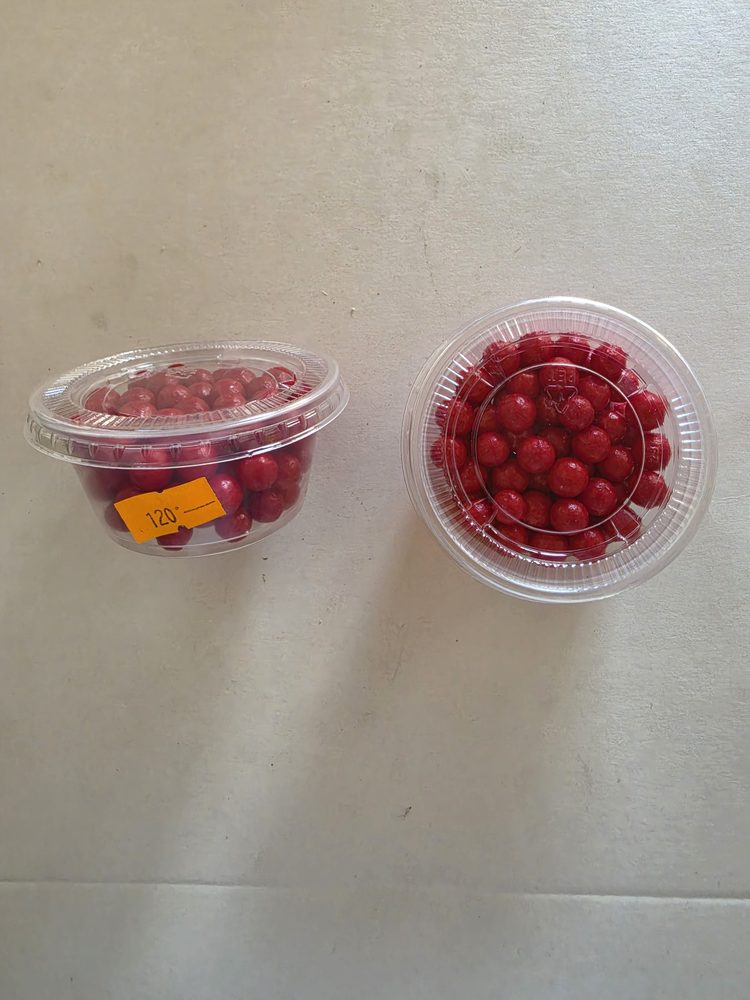 Perlas comestibles rojas grandes brillantes, en envase plástico