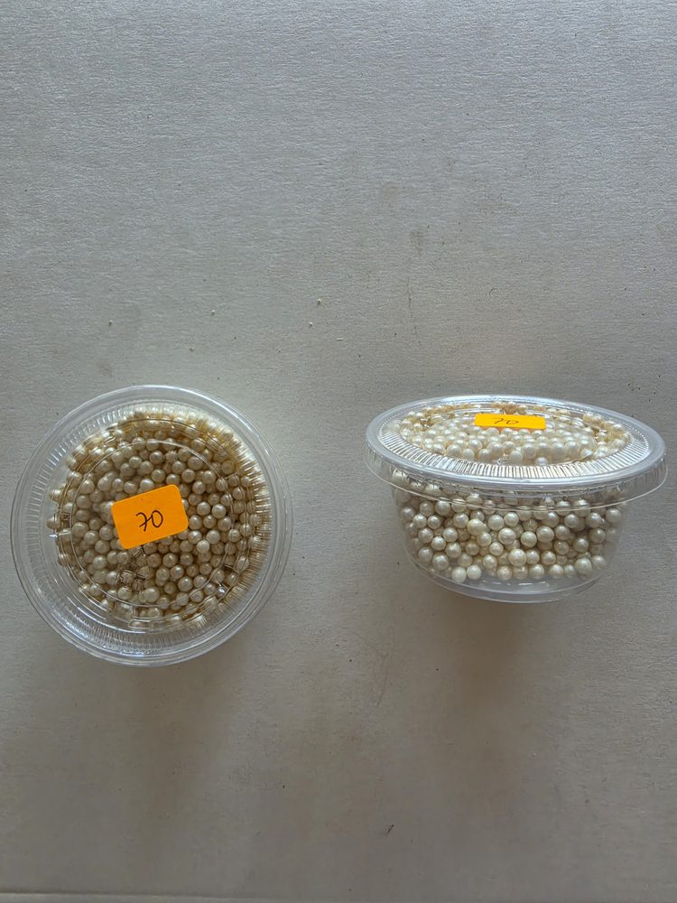 Perlas comestibles pequeñas blancas perladas color marfil en dos