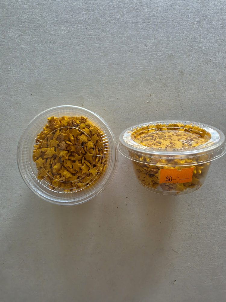 Envase plástico transparente con sprinkles comestibles en forma