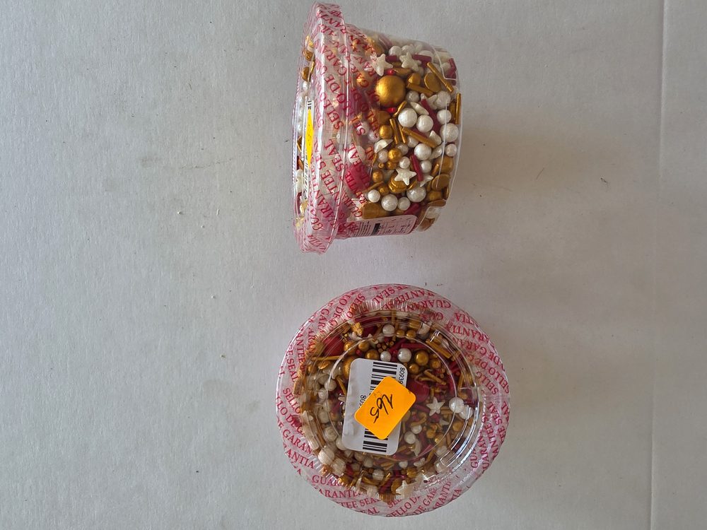 Envase plástico con mezcla de sprinkles y perlas comestibles