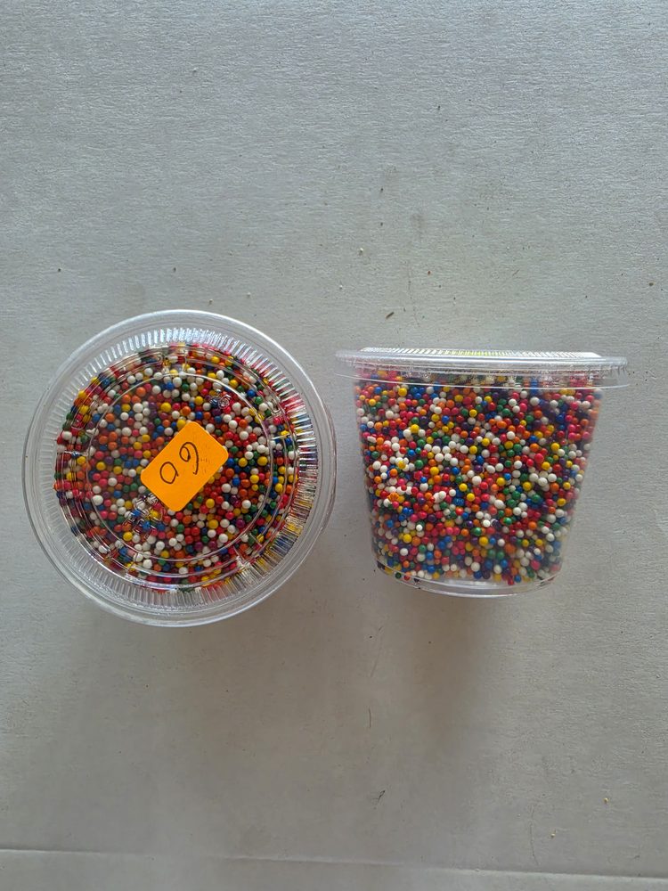 Bolitas o nonpareils comestibles multicolor (rojo, blanco, azul