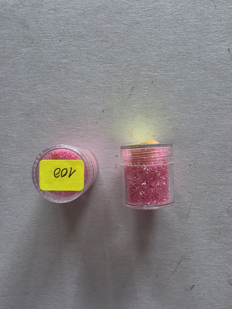 Escarcha decorativa rosada coral con brillos en frasco plástico