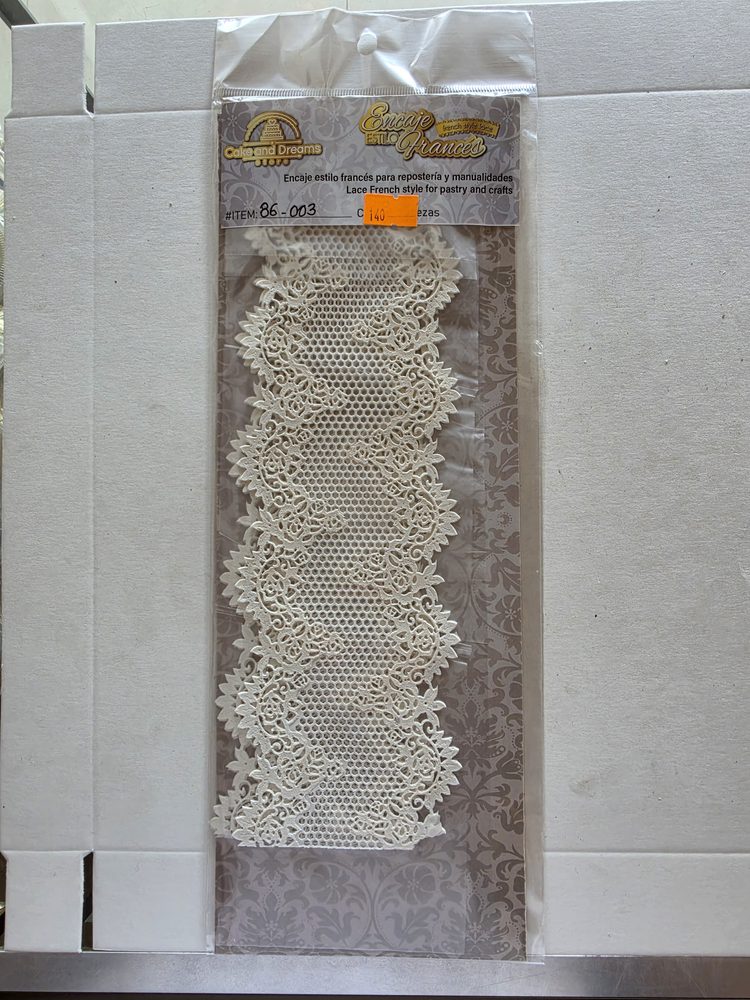 Encaje comestible estilo francés color blanco marfil, tira con malla