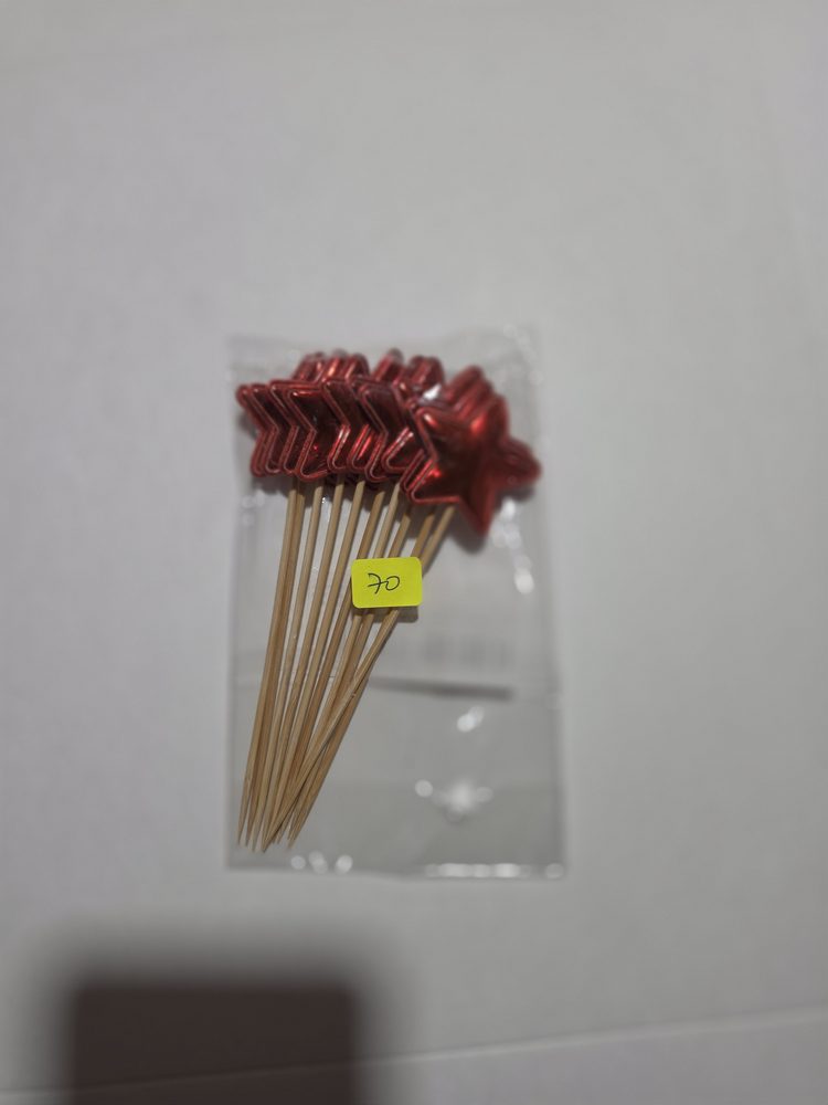Paquete de toppers de estrella roja metálica con palito de bambu