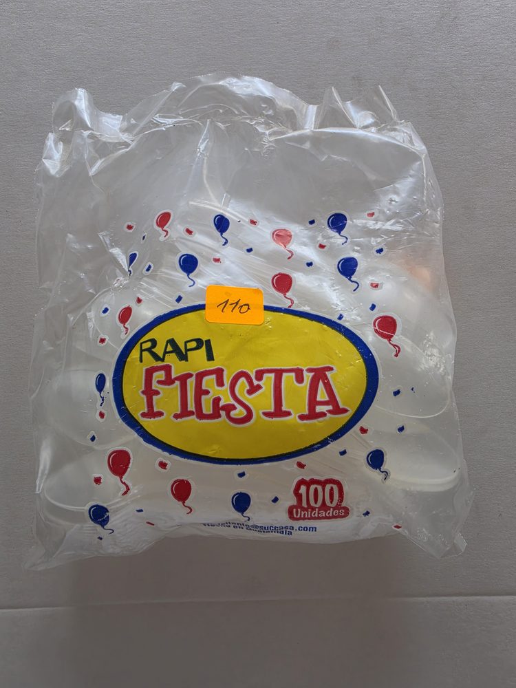 Paquete plástico transparente con 100 vasitos/copas plasticas