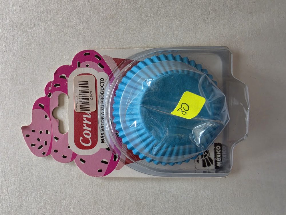 Capacillos de papel azul celeste lisos, marca Corrufacil, en blister