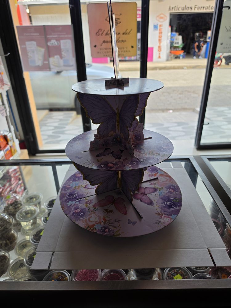 Torre exhibidora de 3 niveles para cupcakes, de cartón, con diseno