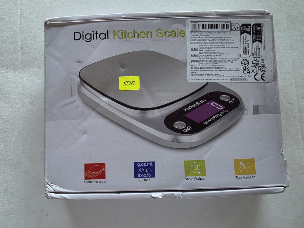 Balanza digital de cocina plateada de acero inoxidable, en caja