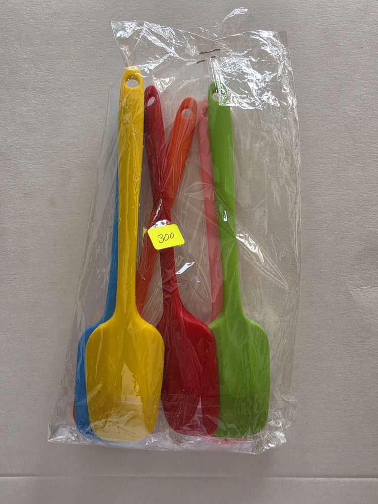 Juego de espátulas miserables de silicón de colores (amarilla, roja