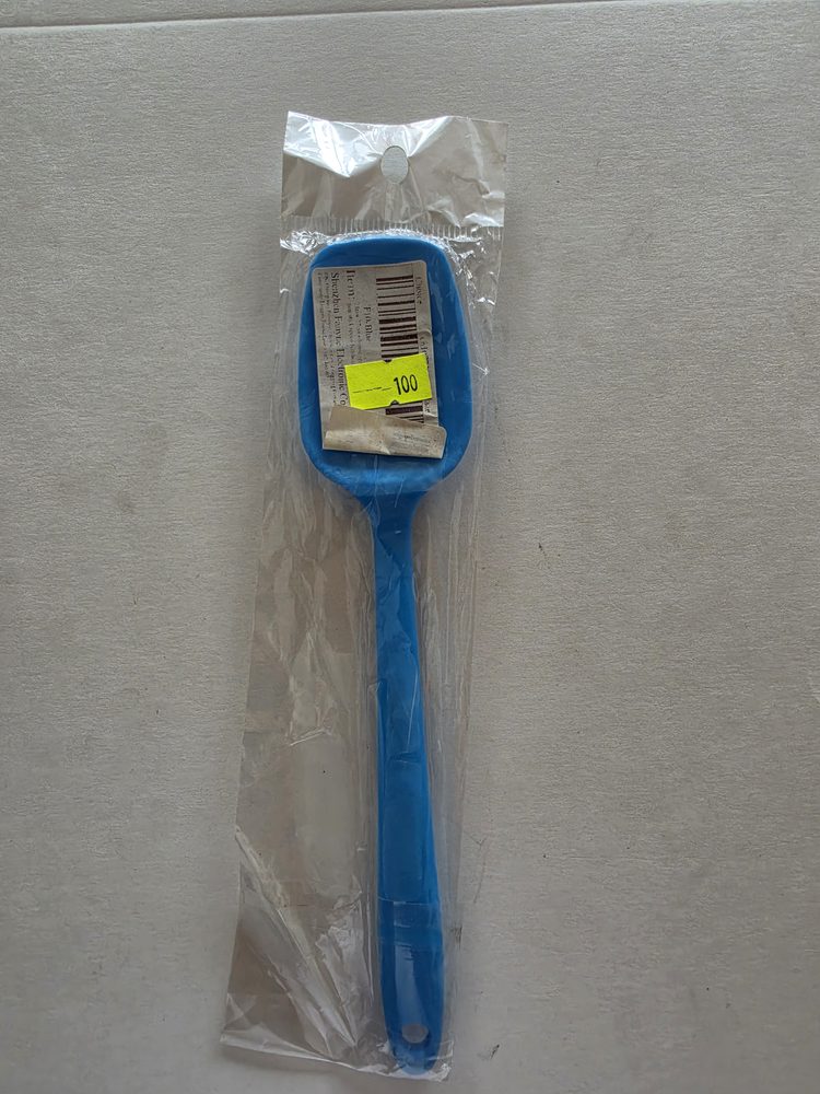 Espátula miserable de silicón azul con mango del mismo color