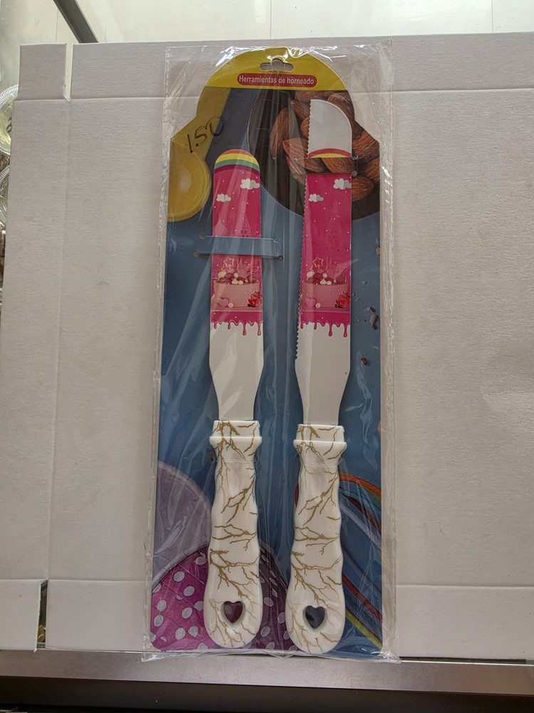 Set de espátula y cuchillo de reposteria con mango blanco con vetas