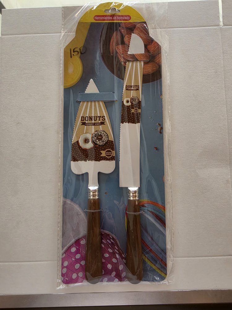 Set de espátula y cuchillo de reposteria con hoja blanca estampada