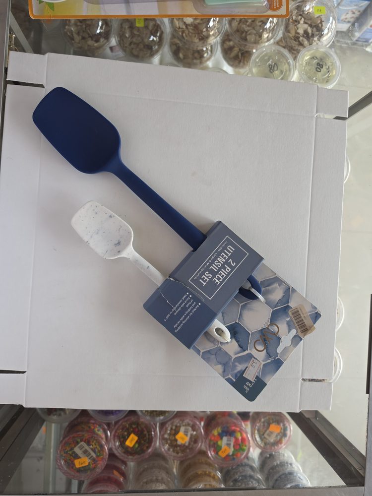 Set de dos espátulas de silicón: una grande azul marino y una mini