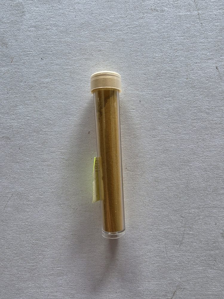 Tubo plástico transparente con polvo brillante comestible color