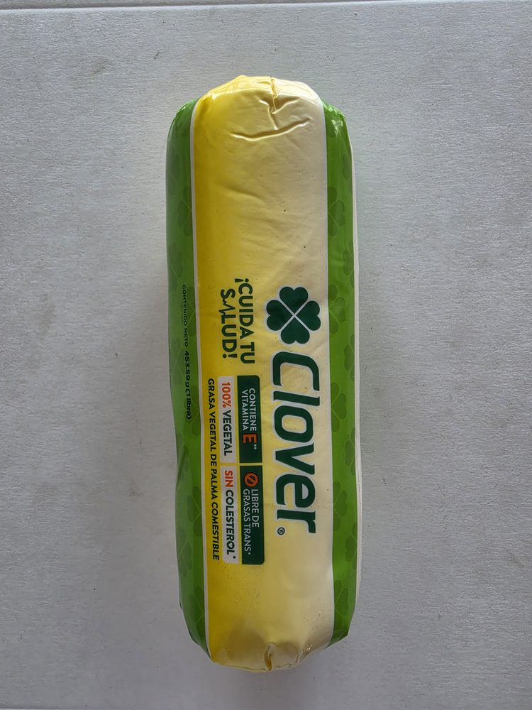Barra de manteca vegetal Clover de 1 libra, empaque plástico verde