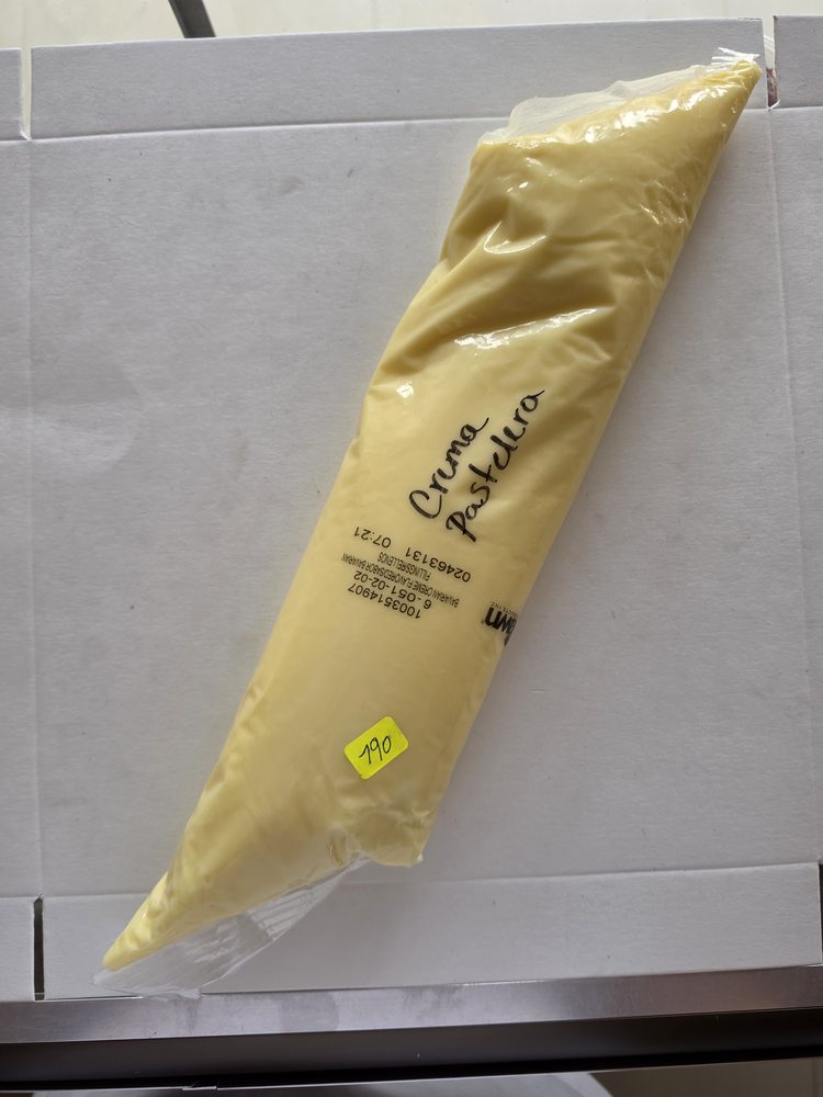 Manga de crema pastelera color amarillo palido, marca Dawn