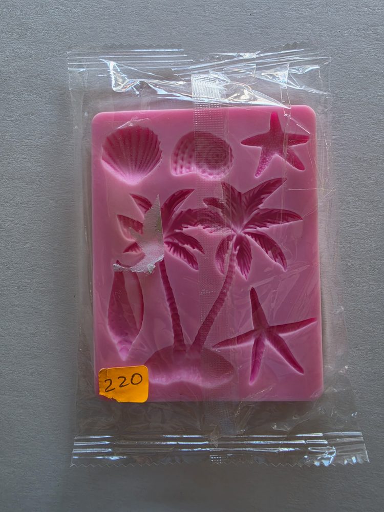 Molde de silicón rosado rectangular con figuras de conchas