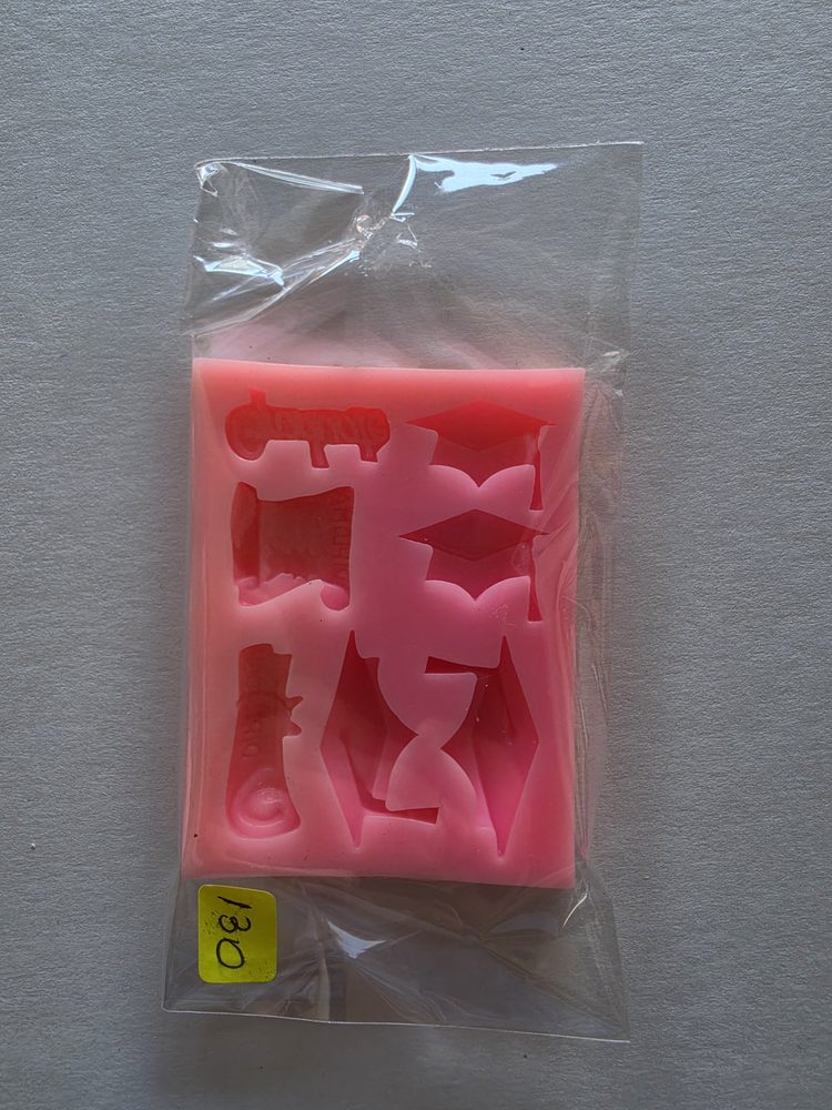 Molde de silicón rosado rectangular con motivos de graduacion