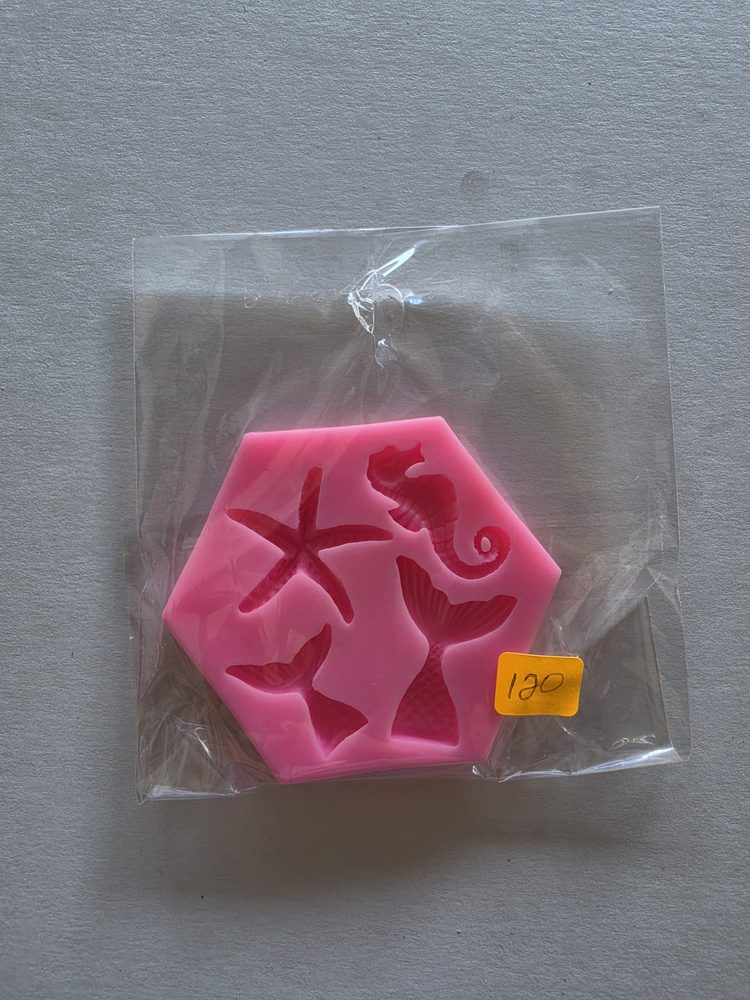 Molde de silicón rosado hexagonal con estrella de mar, caballito