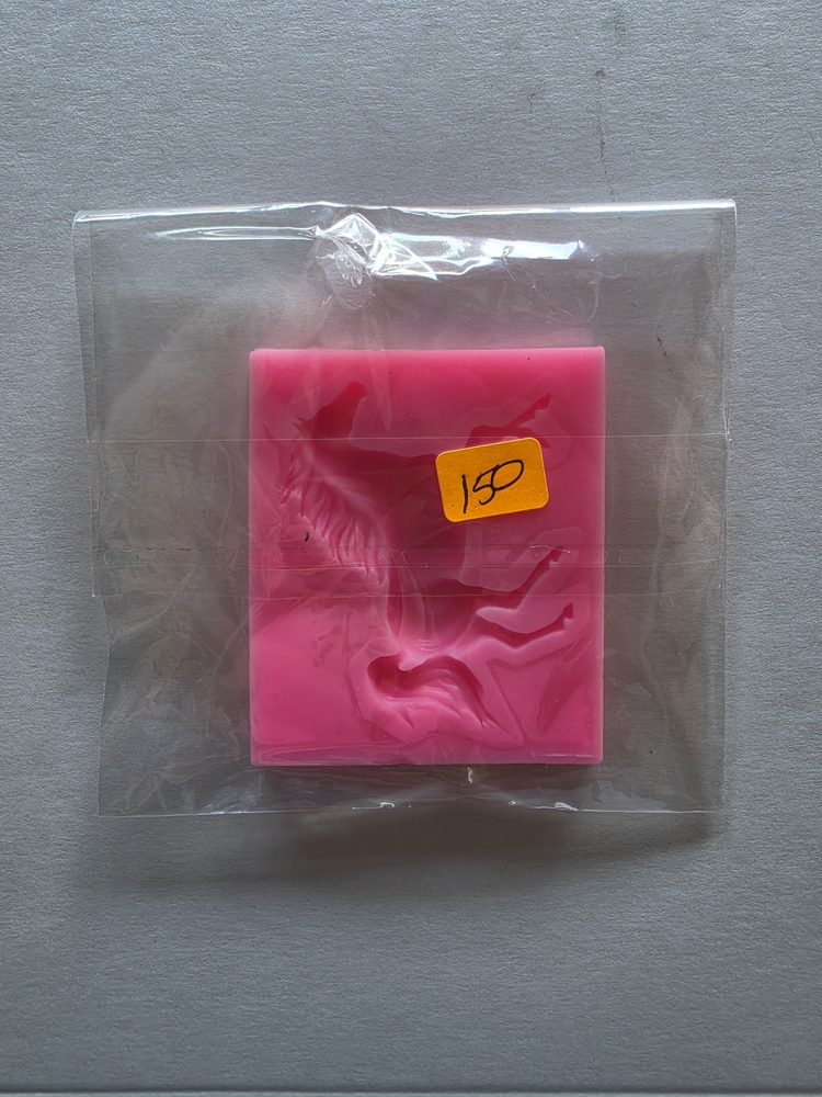 Molde de silicón rosado cuadrado con figura de caballo o unicornio