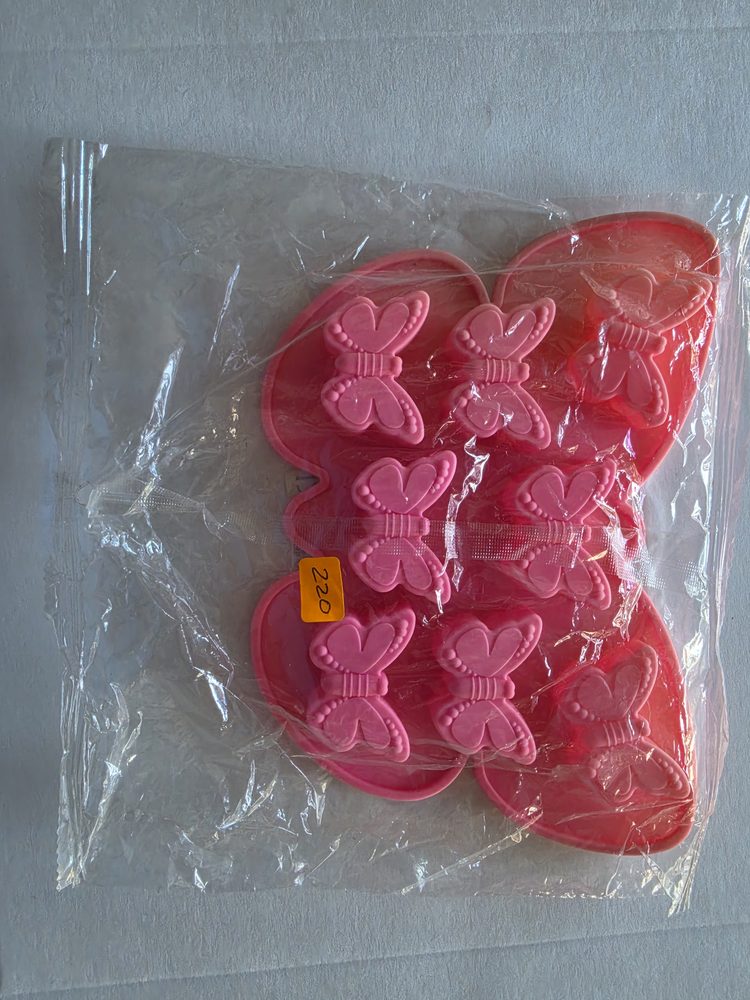 Molde de silicón rosado fuerte con ocho cavidades de mariposas, base