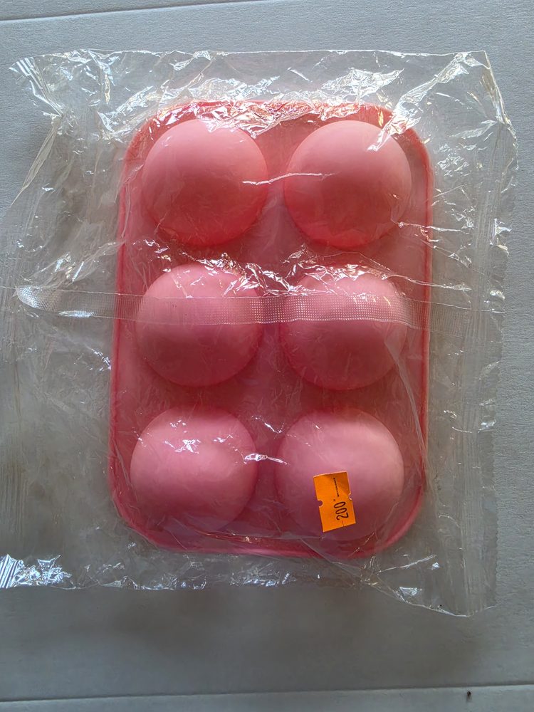 Molde de silicón rosado rectangular con seis cavidades de media