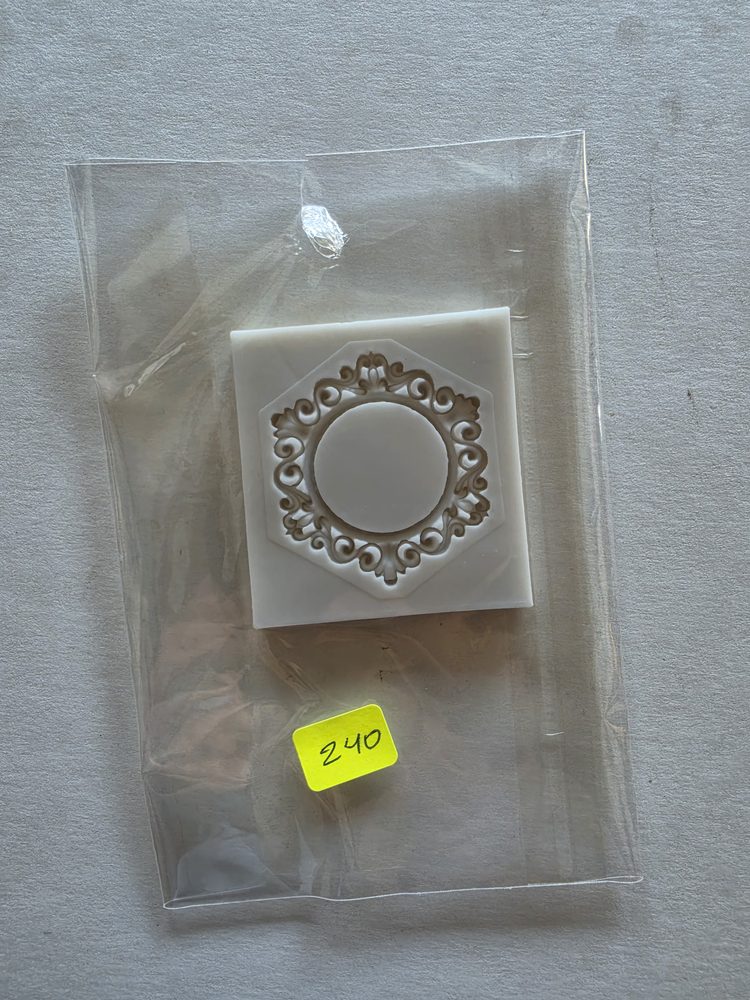 Molde de silicón blanco cuadrado con marco circular ornamental