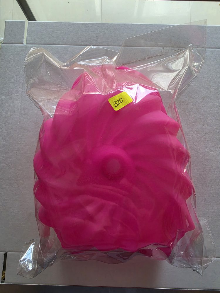 Molde grande de silicón rosado fucsia tipo calabaza/bundt