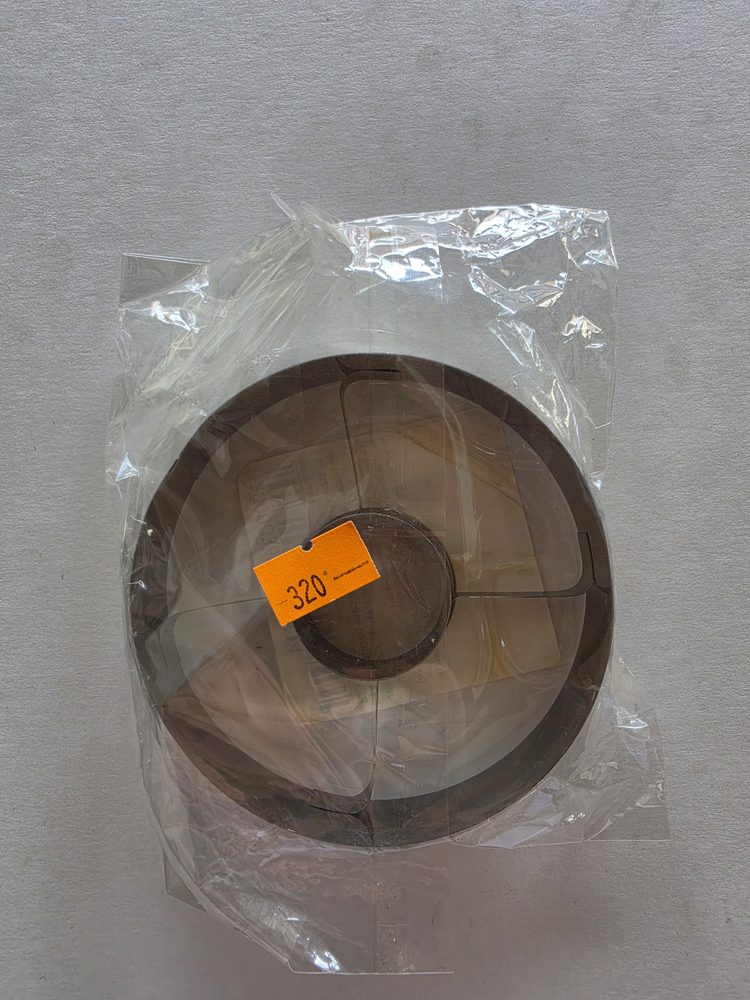 Aro/molde circular de metal plateado con anillo interno pequeño