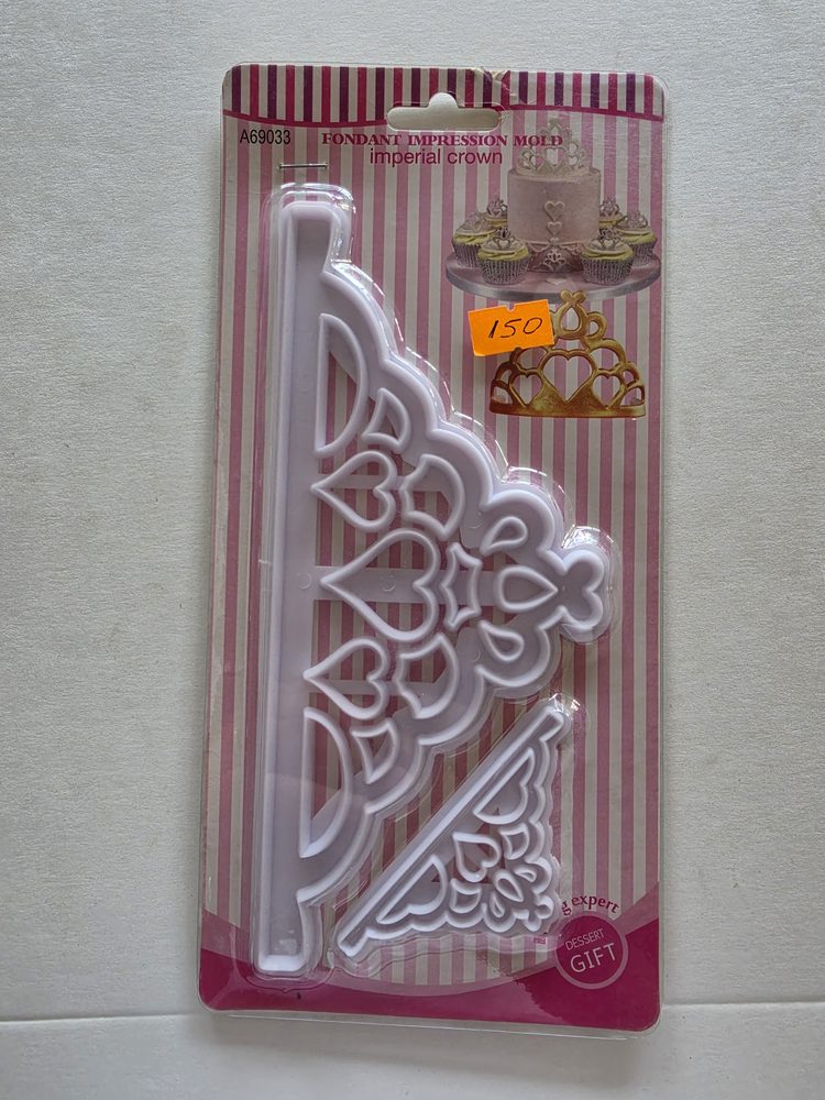 Molde marcador de plástico blanco para fondant con diseno de corona
