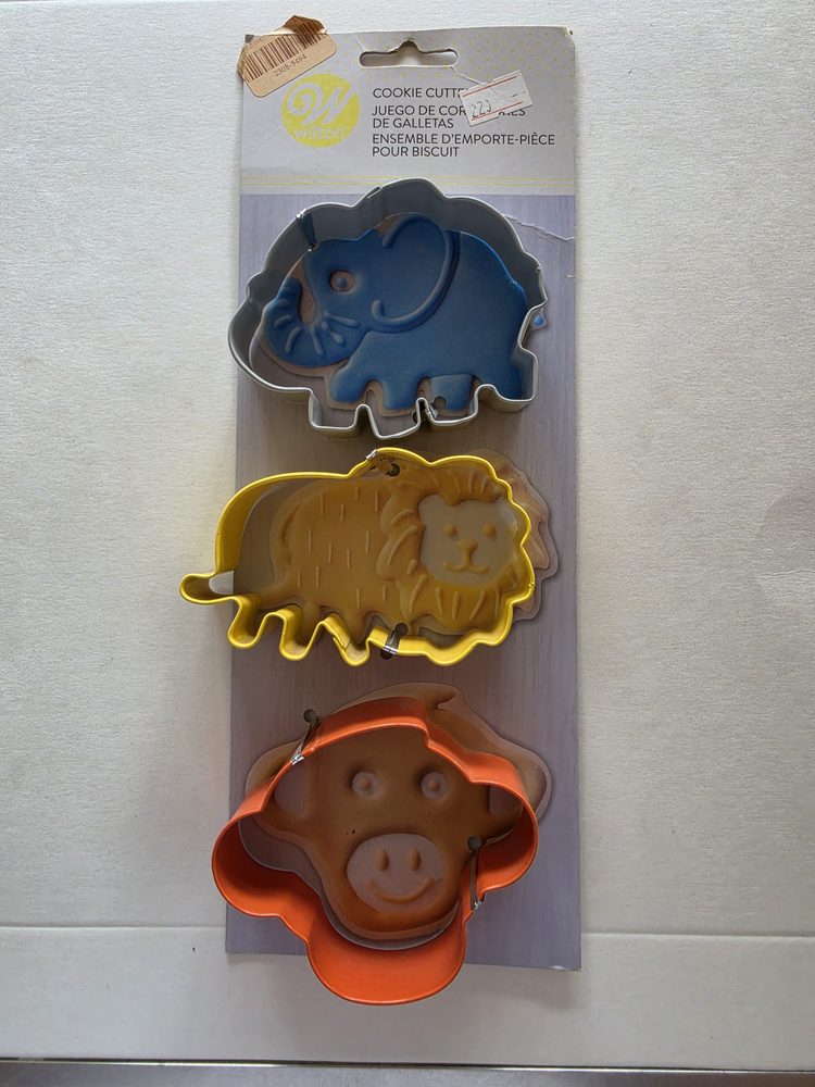Set de tres cortadores de galleta de metal con recubrimiento