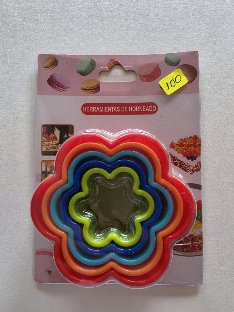 Set de cortadores de plástico en forma de flor, encajables, en rojo