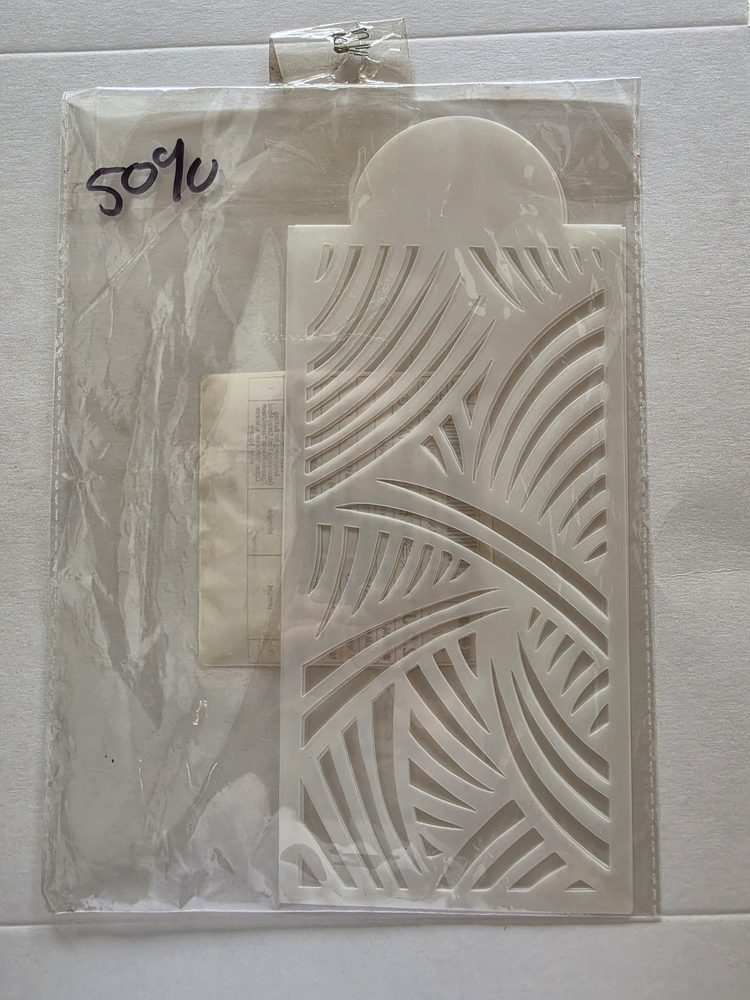 Esténcil texturizador de plástico blanco rectangular con diseño