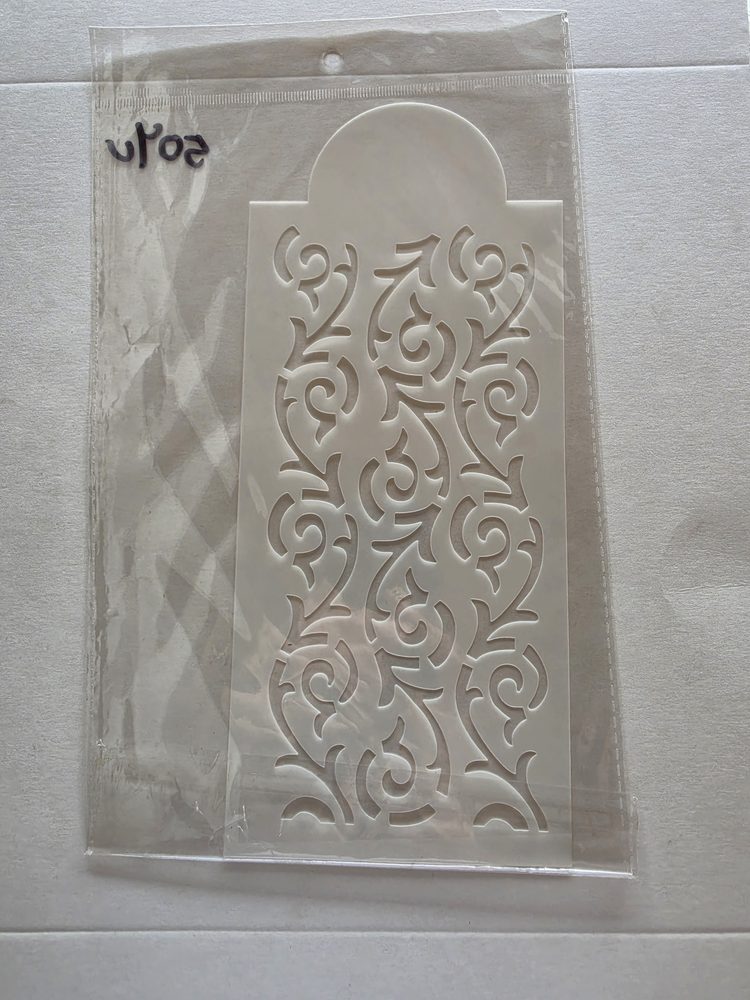 Plantilla stencil rectangular de plástico blanco con patrón calado
