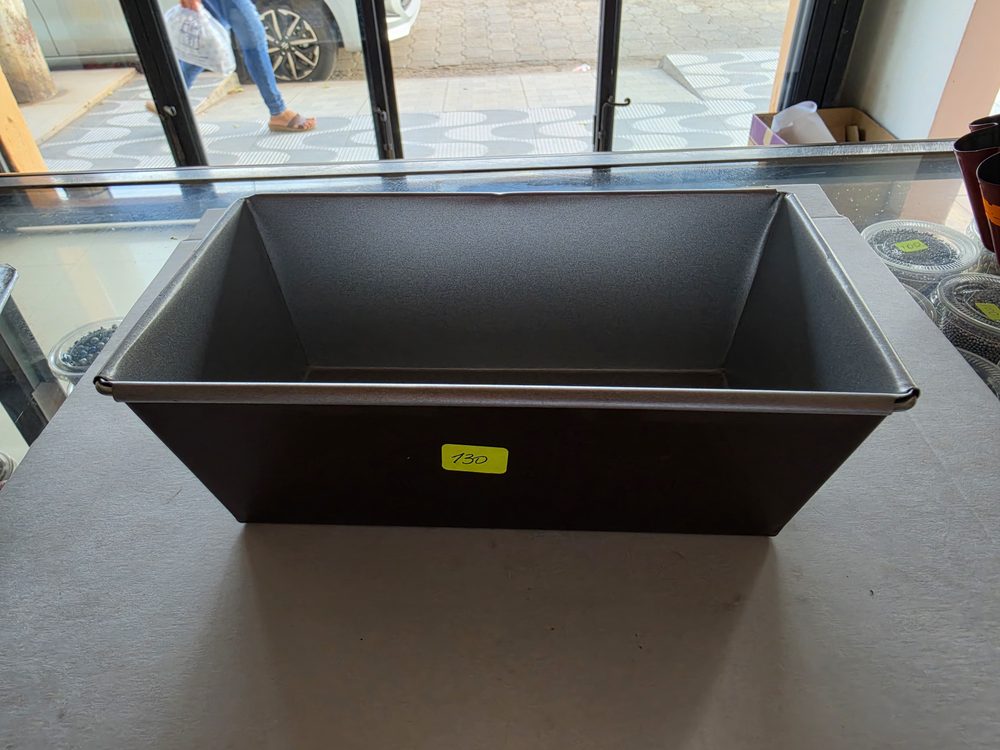 Molde rectangular para pan o queque tipo budinera, metal gris oscuro